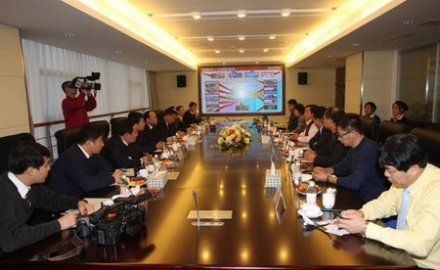 棗莊礦業(yè)集團(tuán)來(lái)公司參觀交流